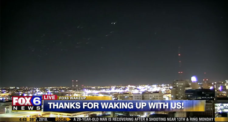 Un couple observe un OVNI rectangulaire à Milwaukee